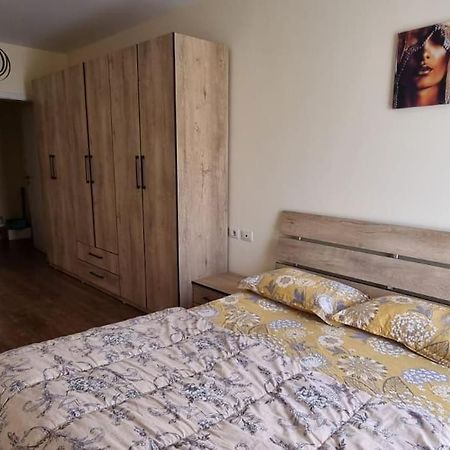 New & Great Located Apartment Near Center Tiranë Luaran gambar