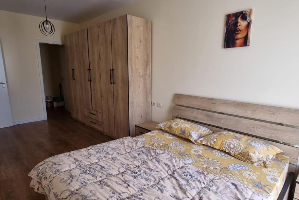 New & Great Located Apartment Near Center Tiranë Luaran gambar