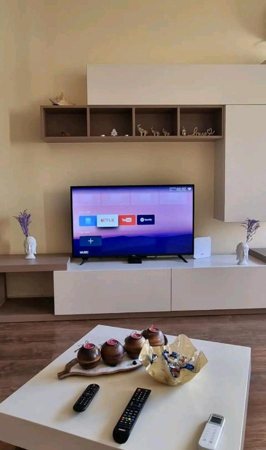 New & Great Located Apartment Near Center Tiranë Luaran gambar